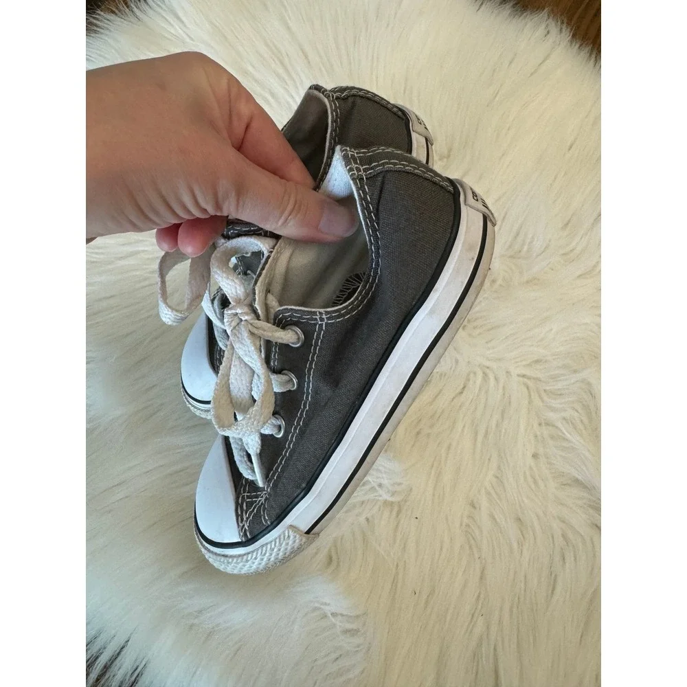 Gray converse size 10 GUC‎